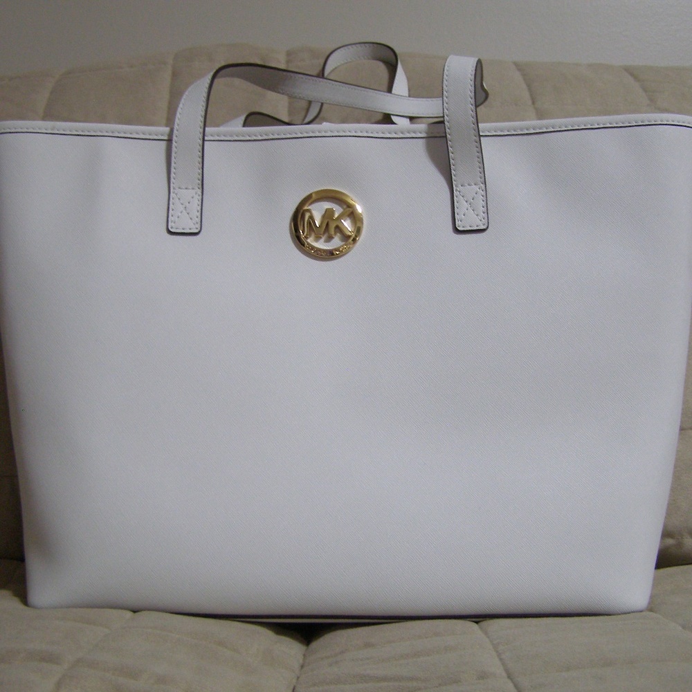 Michael Kors Jet Set Medium Travel Tote